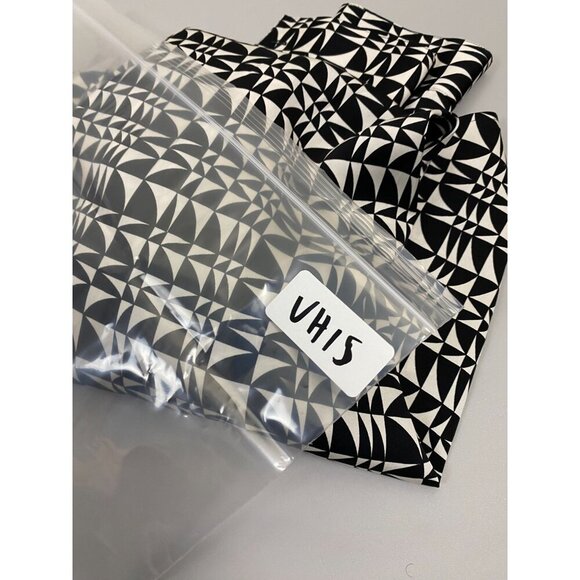 Classiques Entier Silk Blend Geometric Button Up Top Womens size XS Black Career - Picture 6 of 9